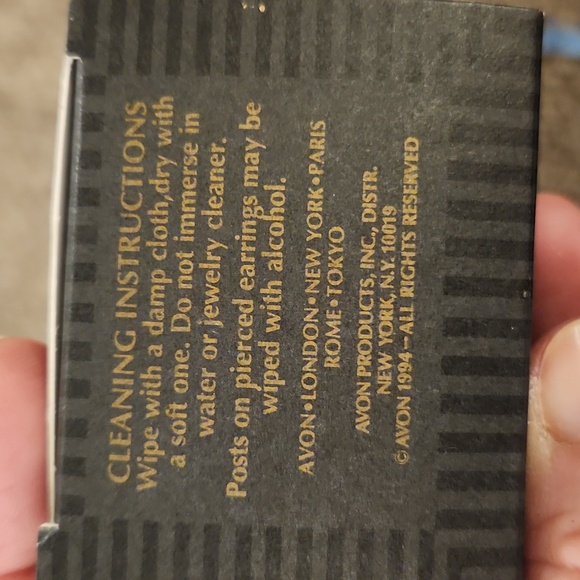 Vintage AVON Ornate Cross Necklace and Earring Set With Original Box - Picture 9 of 9